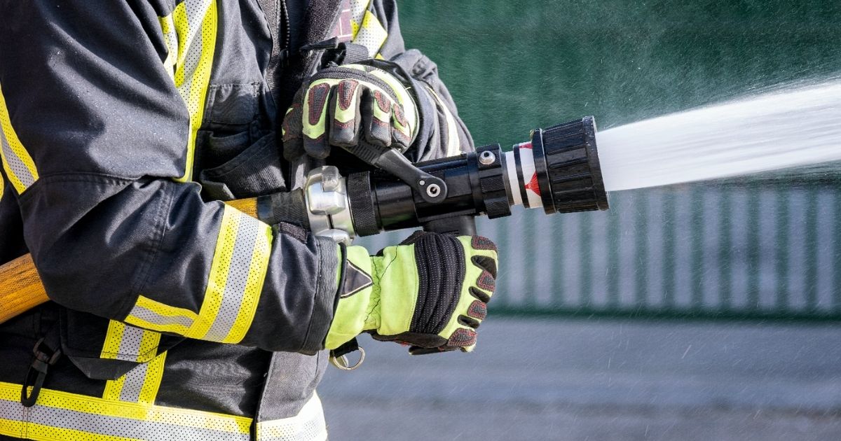 Esplode un'ex fabbrica di fuochi d'artificio, ci sono persone ferite, forse si tratta di adolescenti