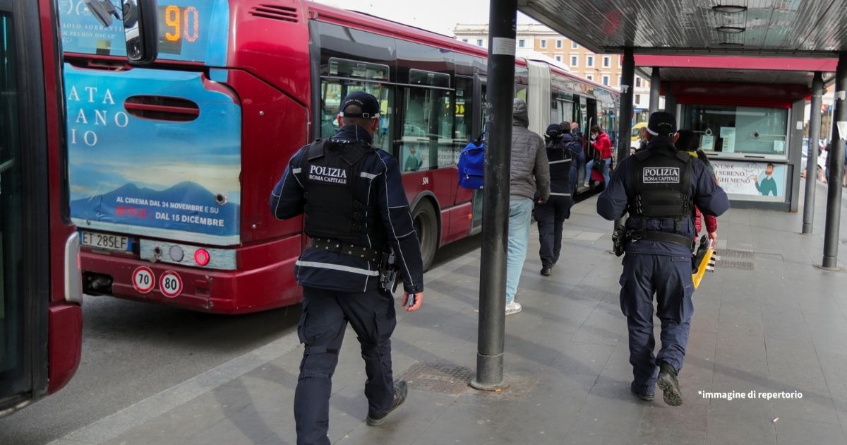 Studente sale sull'autobus con 3 ordigni esplosivi a San Giovanni Rotondo, Foggia: scoperto dagli agenti