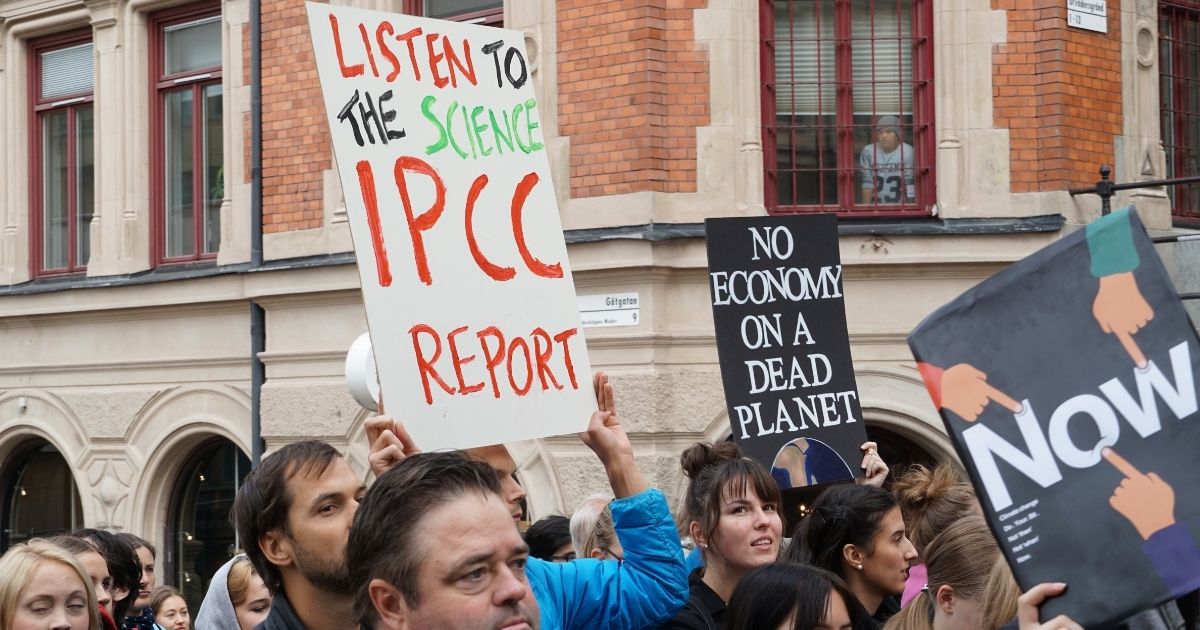 L’IPCC presenta l’ultimo report sulla mitigazione della crisi climatica: i governi devono impedire la catastrofe