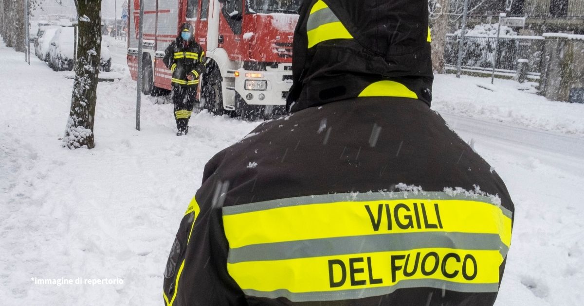Neve e maltempo in tutta Italia: le previsioni meteo del weekend, scuole chiuse e gelo invernale in Sardegna