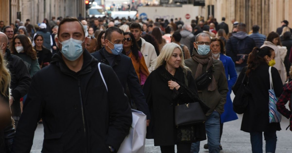 Regole Covid a Pasqua, dove sono obbligatori Green Pass e mascherine: le misure per trasporti, bar e ristoranti