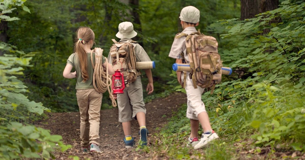 Scout vittime di abusi sessuali: bambini vittime di episodi di violenza, voyeurismo e pedo-pornografia