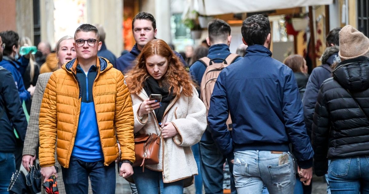 Nuova variante Covid-19 XE, oltre 600 casi riscontrati nel Regno Unito: i primi dati sulla contagiosità