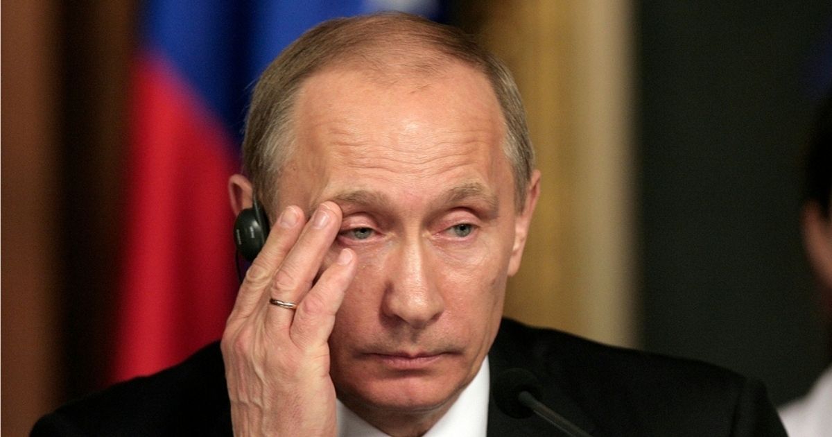 Vladimir Putin, cancro alla tiroide: arriva l'indiscrezione che fa tremare il Cremlino, i sintomi e le cure