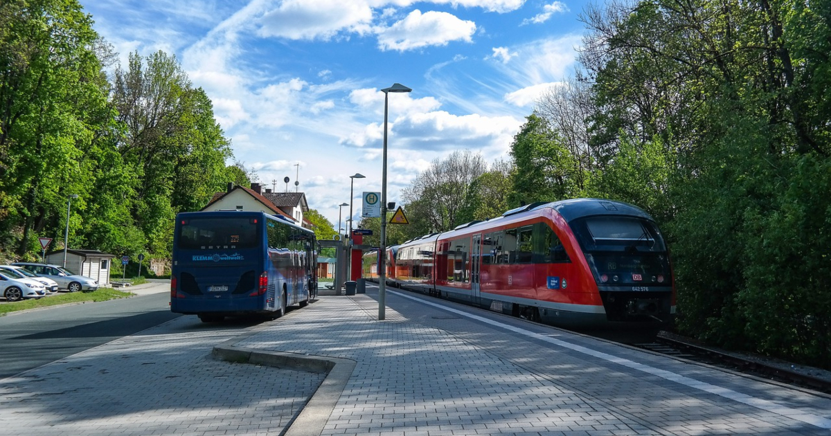 Bonus di 60 euro per lavoratori che sottoscrivono un abbonamento bus e metro: la misura nel Decreto Aiuti