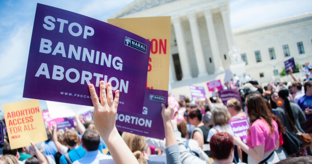 La Corte Suprema degli Stati Uniti vuole abolire la legge sull'aborto: il documento firmato da 4 giudici