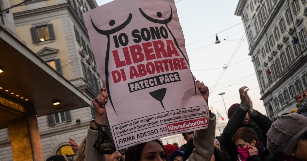 donna condannata a 30 anni di carcere per un aborto spontaneo