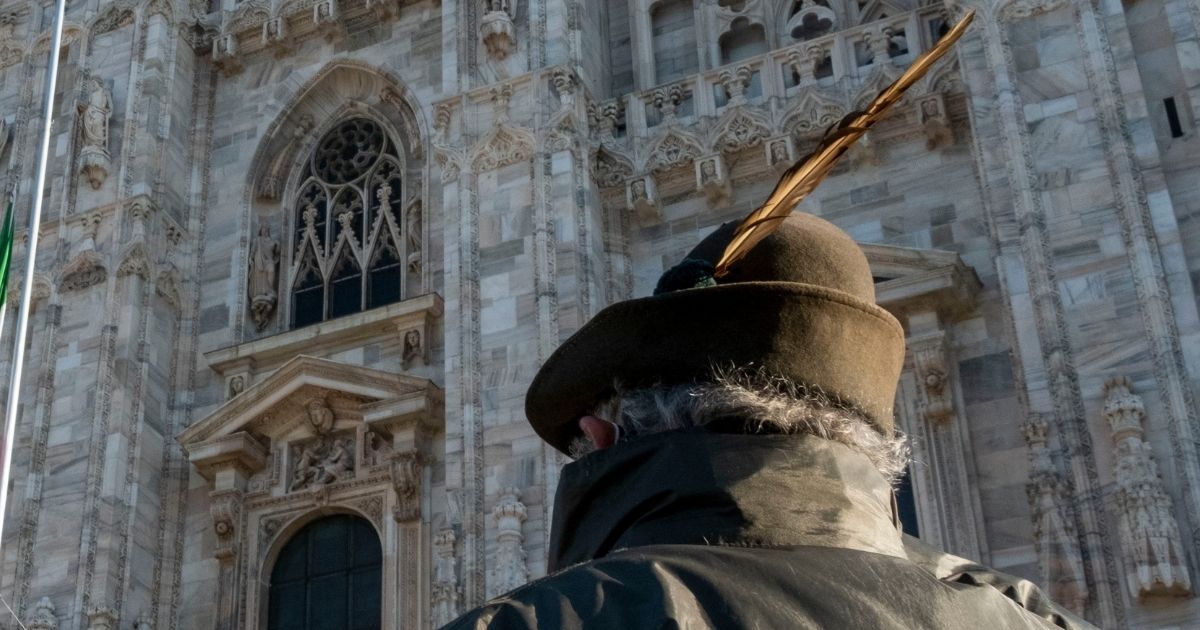 Adunata degli alpini a Rimini, centinaia di molestie: ragazze toccate e aggredite dagli alpini, le denunce