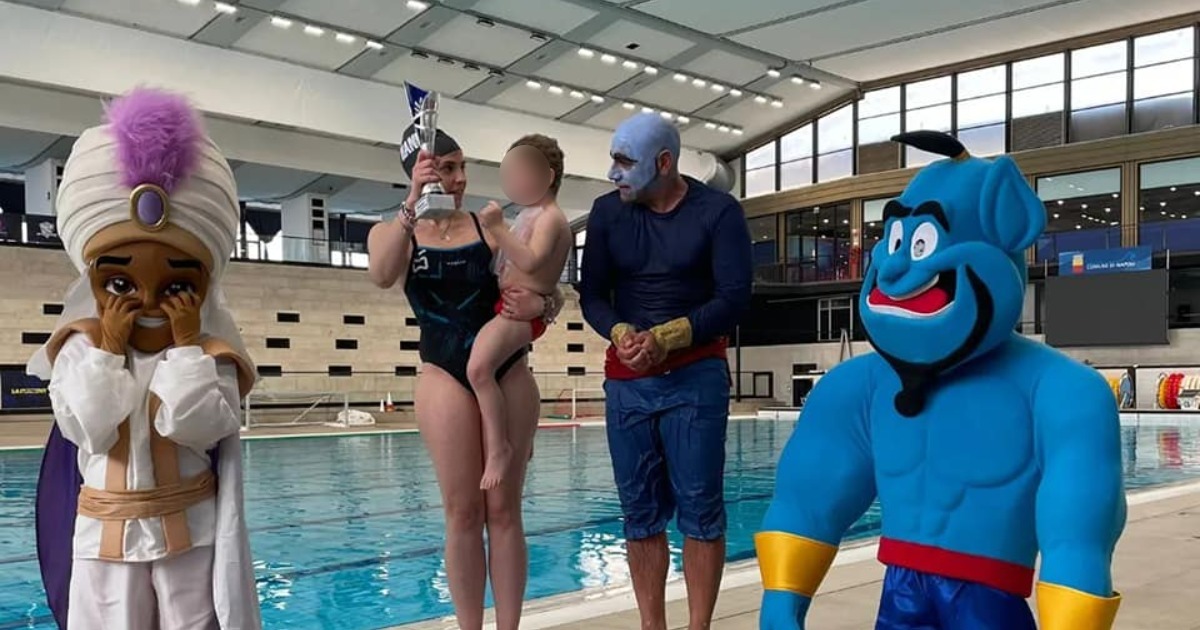 Bambino di 3 anni che lotta contro il cancro realizza il suo grande sogno: “nuotare in una grande piscina”