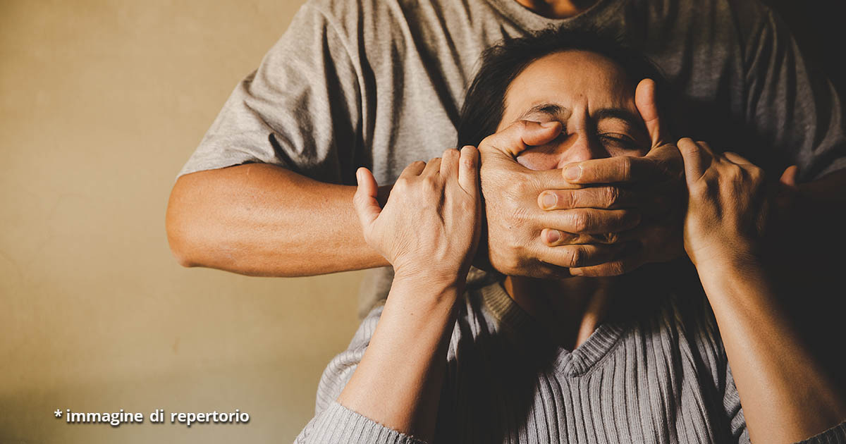 Martellate in testa alla ex compagna durante un tentativo di violenza sessuale: 54enne in manette a Carbonia