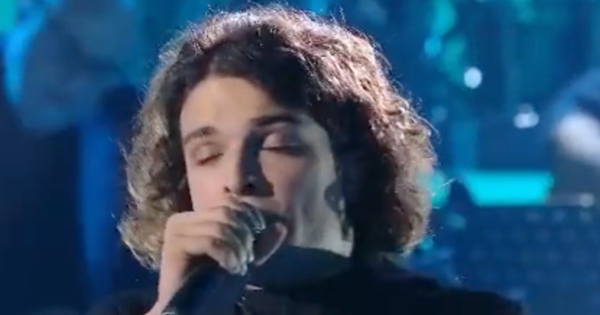Leo Gassmann, il racconto della ragazza aggredita e soccorsa dal cantante: “Gridavo disperata”