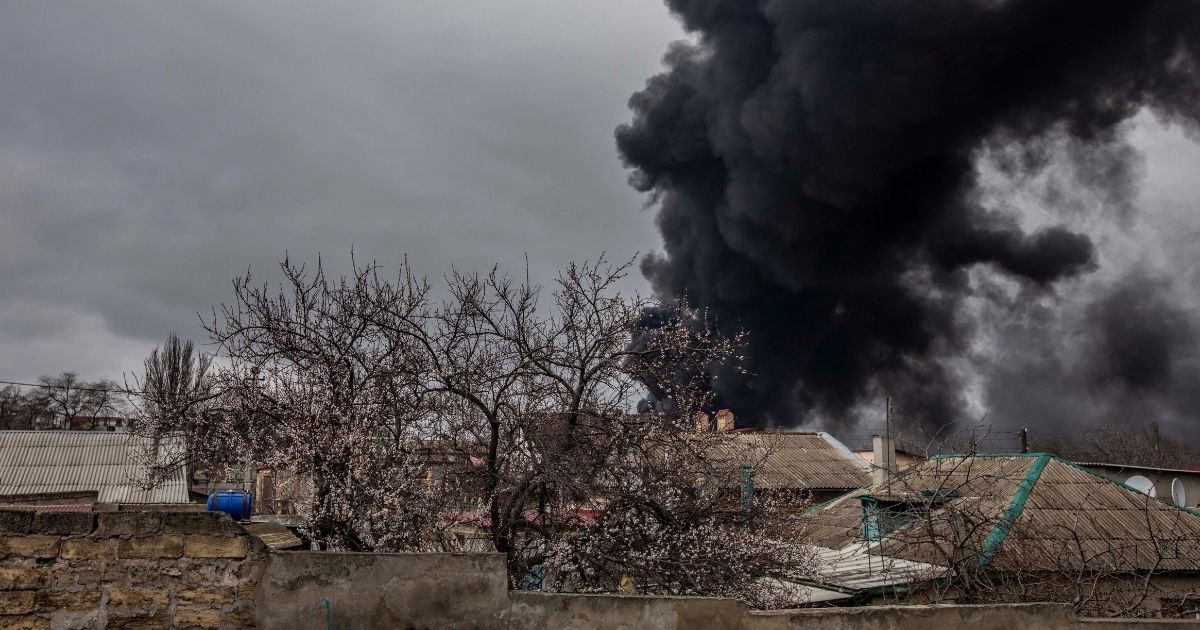 Odessa, nuovi bombardamenti colpiscono un centro commerciale: un morto e 5 feriti, sale il bilancio