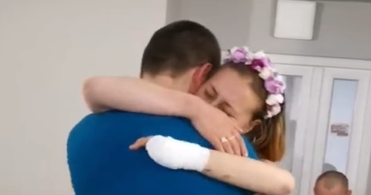 Infermiera ucraina perde le gambe per una mina: Oksana balla al suo matrimonio. Il video è commovente