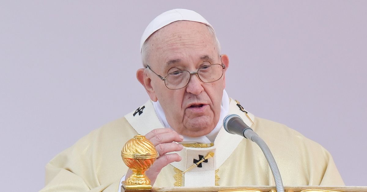 Papa Francesco in sedia a rotelle ad un evento: le condizioni fisiche del Pontefice, le sue parole