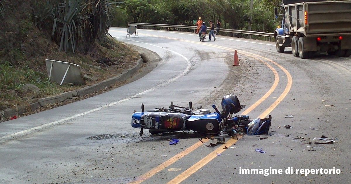 poliziotto ubriaco investe e uccide 17enne in scooter