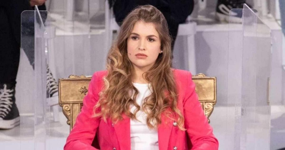 Uomini e Donne, Veronica Rimondi fa la sua scelta ma viola una regola del programma: cosa sta accadendo