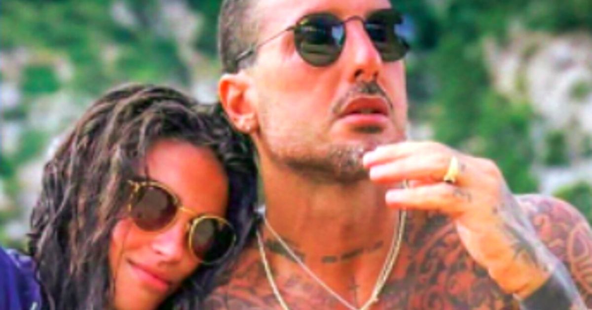 Fabrizio Corona ci riprova: annunciate nozze con Sara Barbieri, la dichiarazione ufficiale