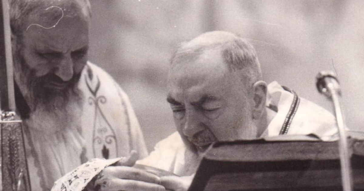 Padre Pio, storia del santo più amato: la vita, la storia delle stimmate e i miracoli attribuiti