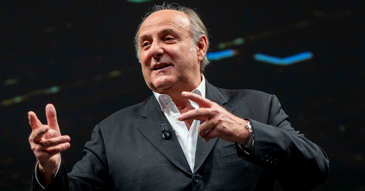 Gerry Scotti e il dolore per la morte dei genitori: “Se ne sono andati lo stesso giorno, non ho potuto fare niente”
