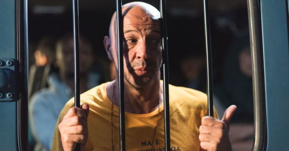 Scappo a casa, tutto sul film con Aldo Baglio: trama, cast e curiosità sulla pellicola tra comicità e realismo