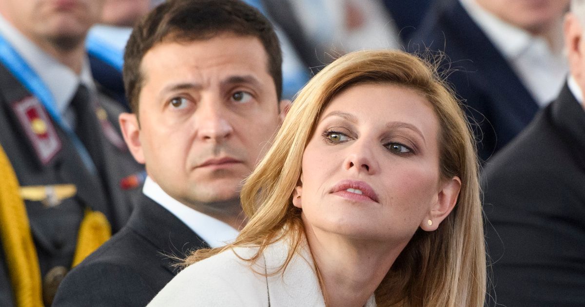 Volodymyr Zelensky e la moglie Olena Zelenska in copertina su Vogue, è polemica. Le foto