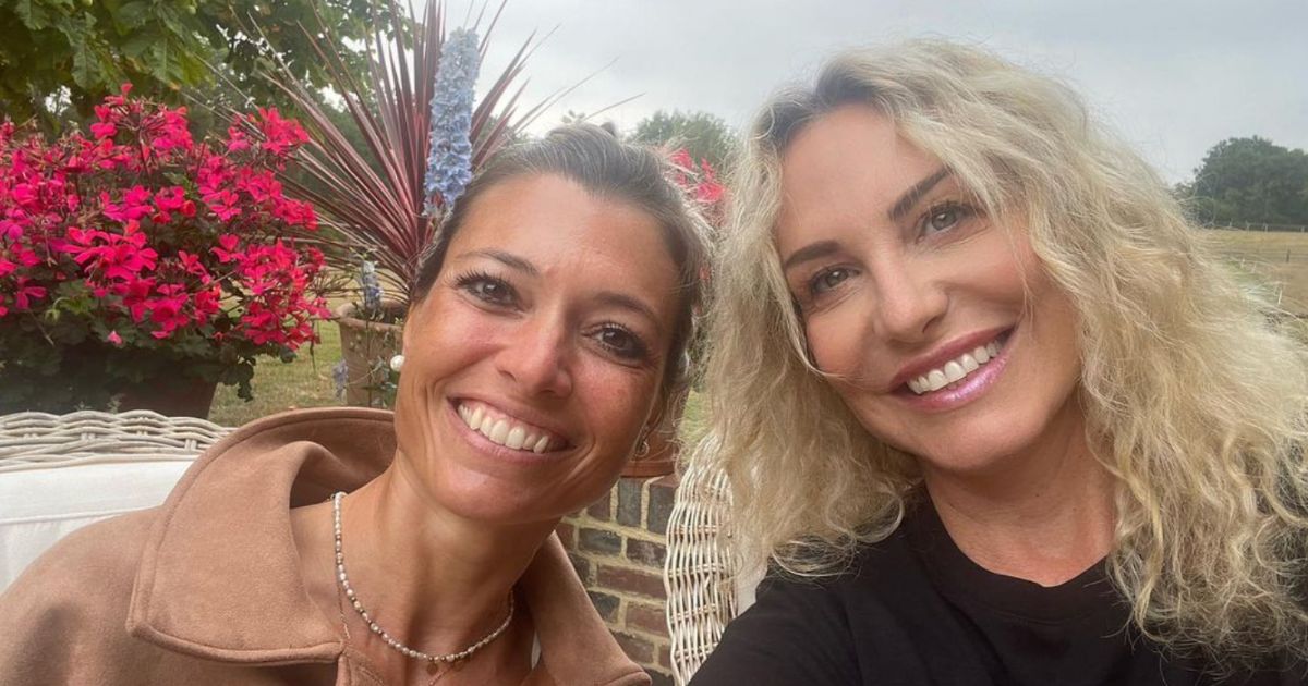 Carlotta Mantovan e Antonella Clerici insieme in Francia, la foto sorridenti dalla Normandia