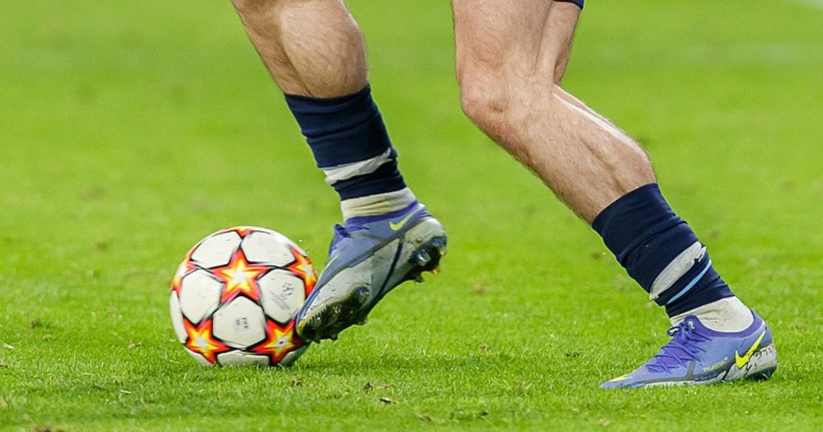 Il celebre calciatore muore a soli 34 anni: mondo del calcio sotto shock, il dolore dei compagni, aveva moglie e 4 figli
