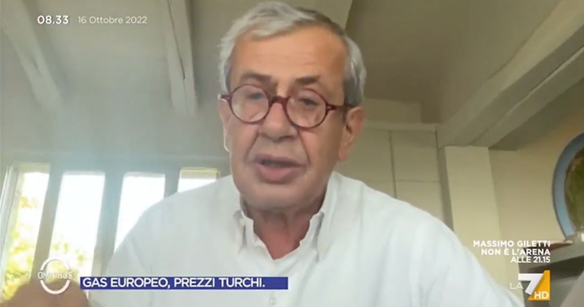 Omnibus, cade la webcam a Chicco Testa e si vedono le mutande, momento imbarazzante: il video