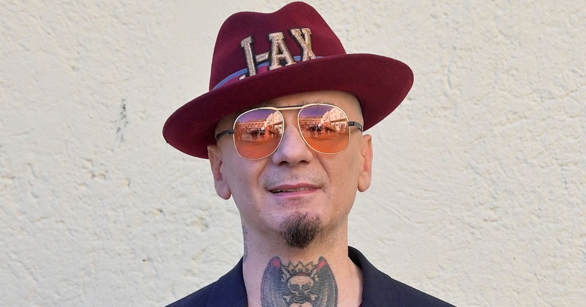 J Ax, gravissimo lutto per il cantante: è morto giovanissimo, aveva solo 41 anni e lottava da tempo