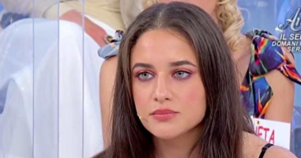 Lilli Pugliese Ex Corteggiatrice Di Luca Salatino Si Fidanzata Con 