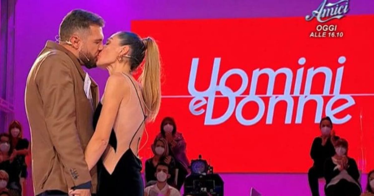 Uomini e Donne, Ida Platano lascia il programma con Alessandro, la reazione senza precedenti di Riccardo Guarnieri