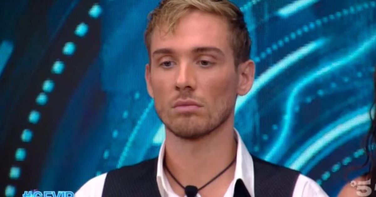 Alberto De Pisis esplode contro Luca Onestini e Oriana Marzoli, “andatevene da qui”: accade prima della puntata