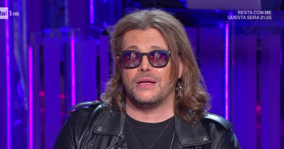 Domenica In, Gianluca Grignani sanguina in diretta durante un’intervista: pubblico nel panico, cosa succede