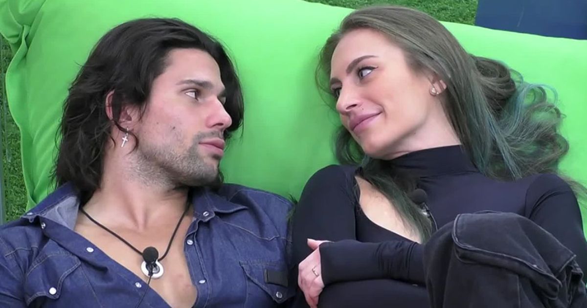 Luca Onestini se la prende con Nikita Pelizon perché prende appunti, ma dietro c’è un serio problema di salute