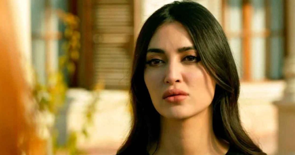 Terra Amara, tutto sull’attrice Melike Ipek che interpreta la dottoressa Mujgan: curiosità e vita privata