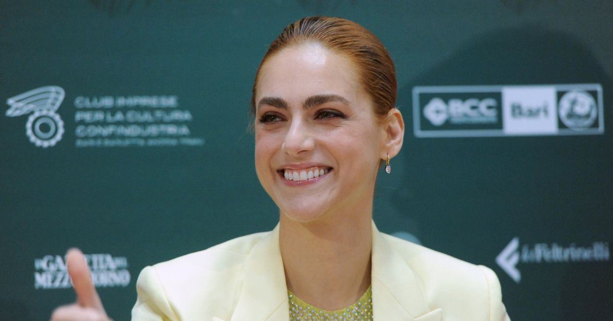 Miriam Leone incinta, le prime immagini con il pancino: è meravigliosa, mai stata così bella