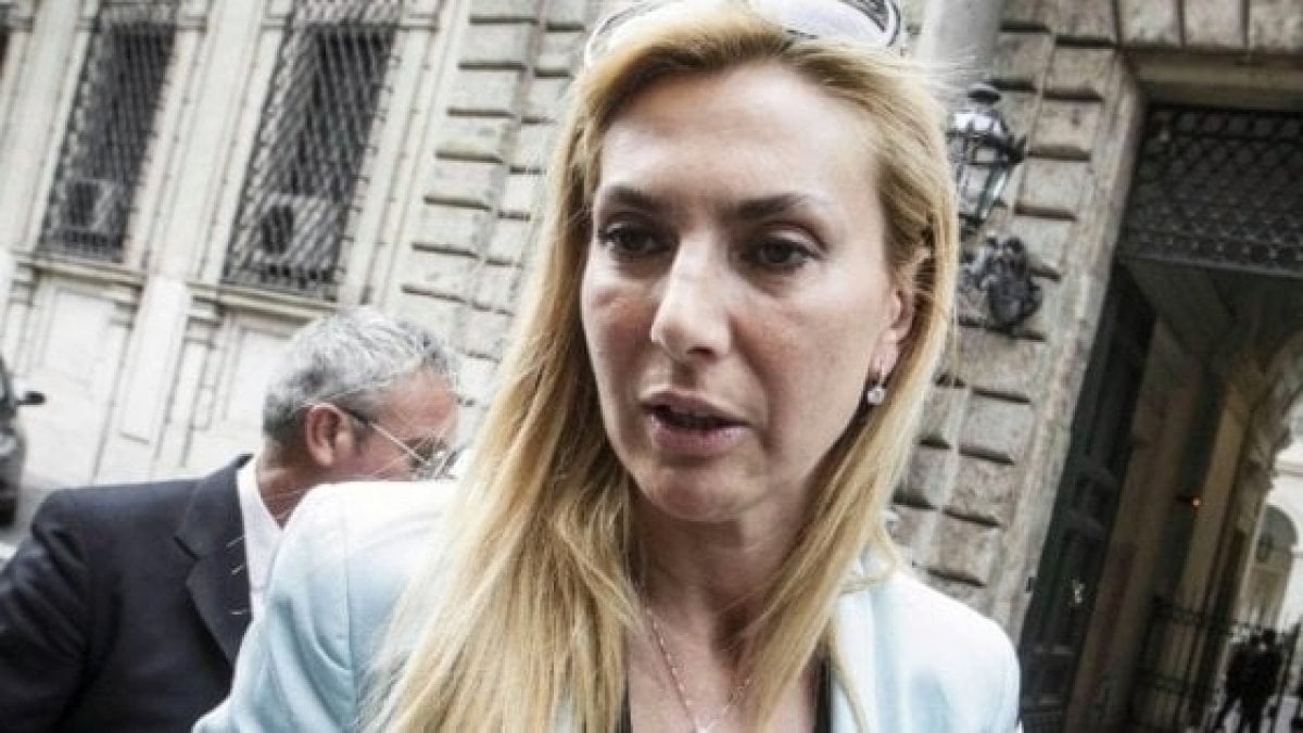 Migranti, la proposta della senatrice Biancofiore fa esplodere la polemica