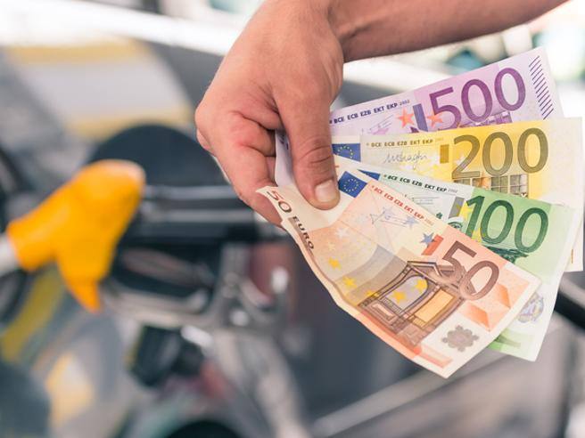 Bonus benzina: quanti soldi arriveranno sulla card “Dedicata a te”