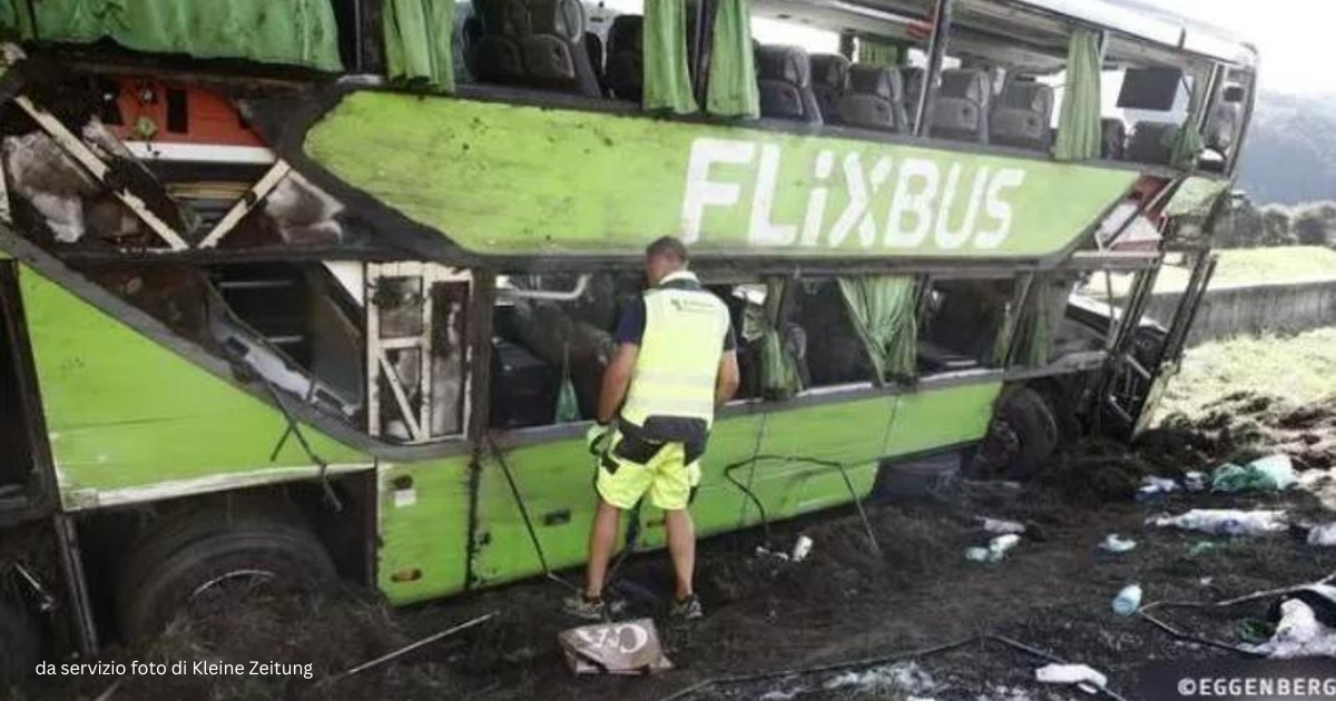 Bus si ribalta in Austria, 1 morto e 45 feriti: tra questi anche 3 italiani