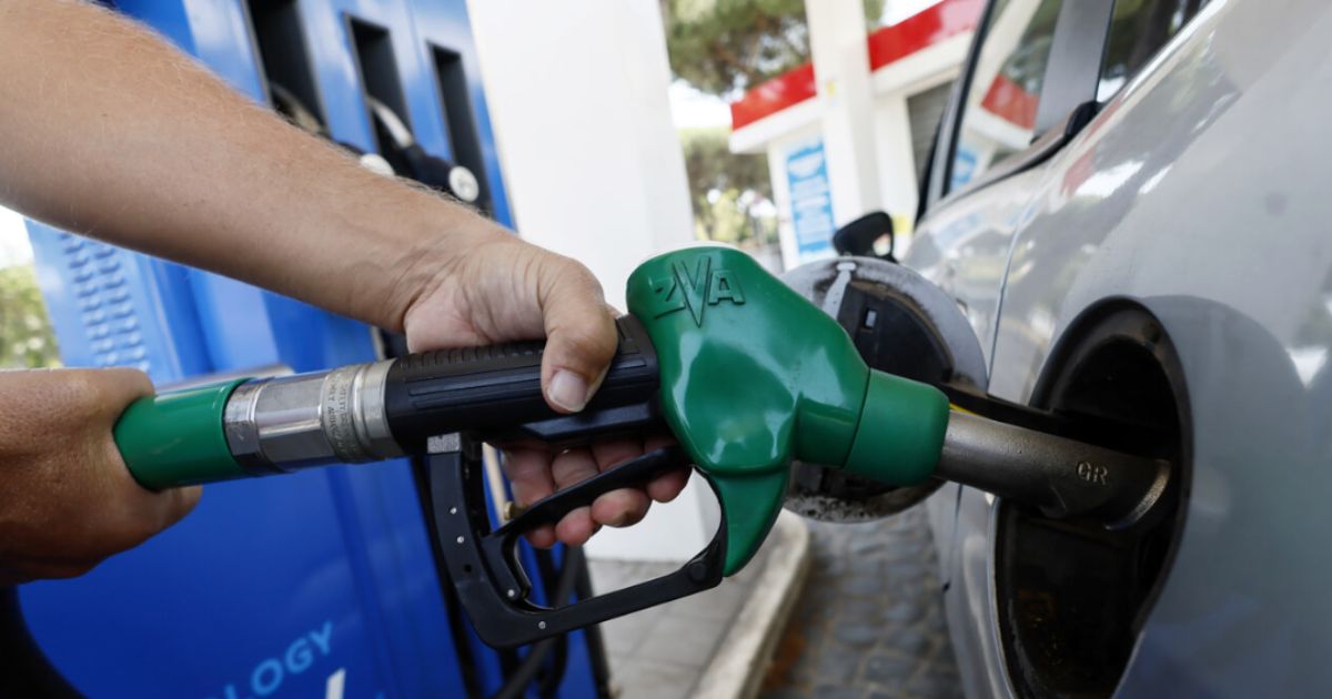 Carburante, prezzi ancora in aumento: la cifra è folle in sei regioni