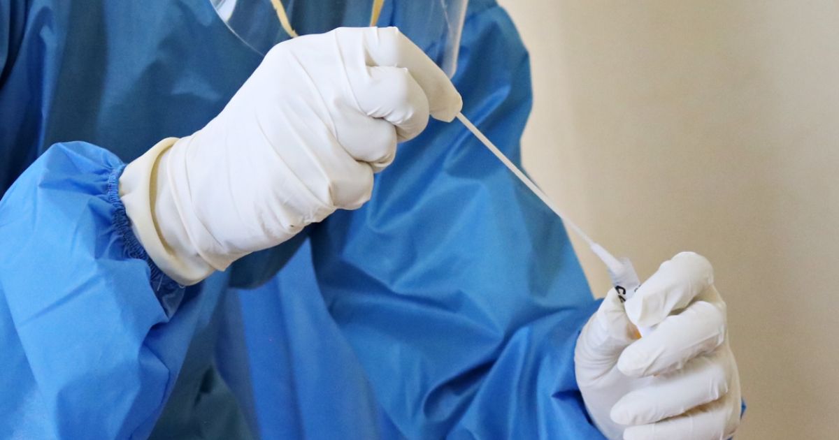 Covid, cos’è la nuova variante Pirola: sintomi e contagiosità
