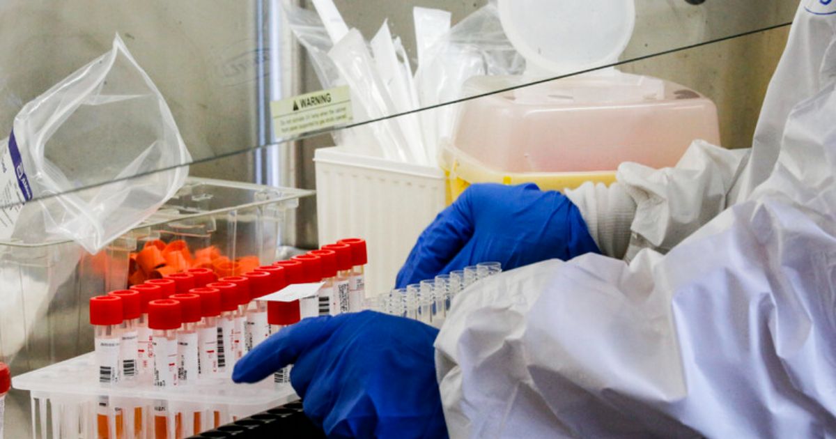 Covid, contagi in crescita: arrivano i vaccini