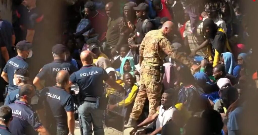 lampedusa fuga migranti