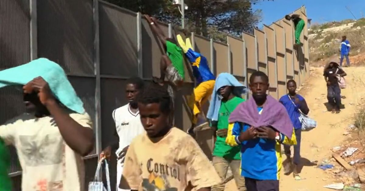 Migranti, la Germania minaccia l’Italia
