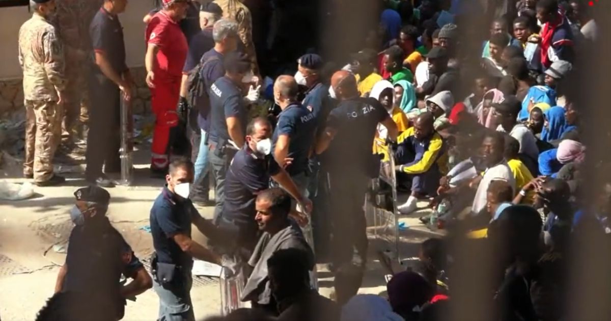 Migranti, i giudici sono irremovibili: “Il decreto sulle espulsioni accelerate è illegittimo” Migranti, i giudici sono irremovibili: “Il decreto sulle espulsioni accelerate è illegittimo”