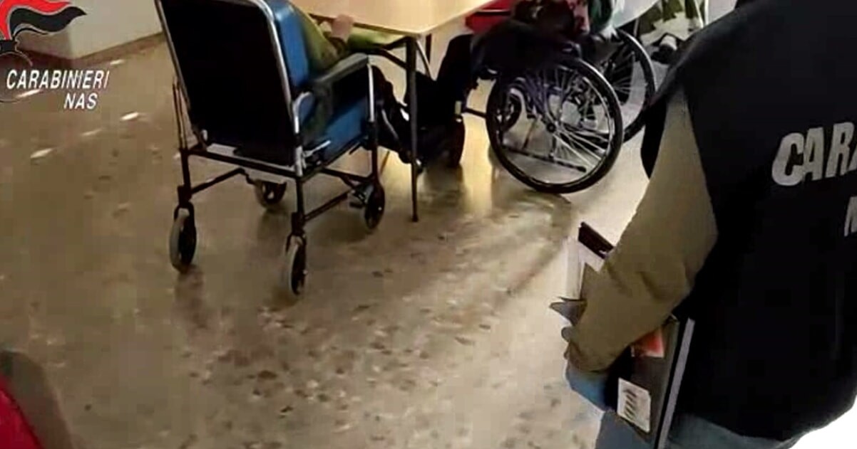 Lager a Bologna, schiaffi e pugni a disabili: 12 indagati Lager a Bologna, schiaffi e pugni a disabili: 12 indagati