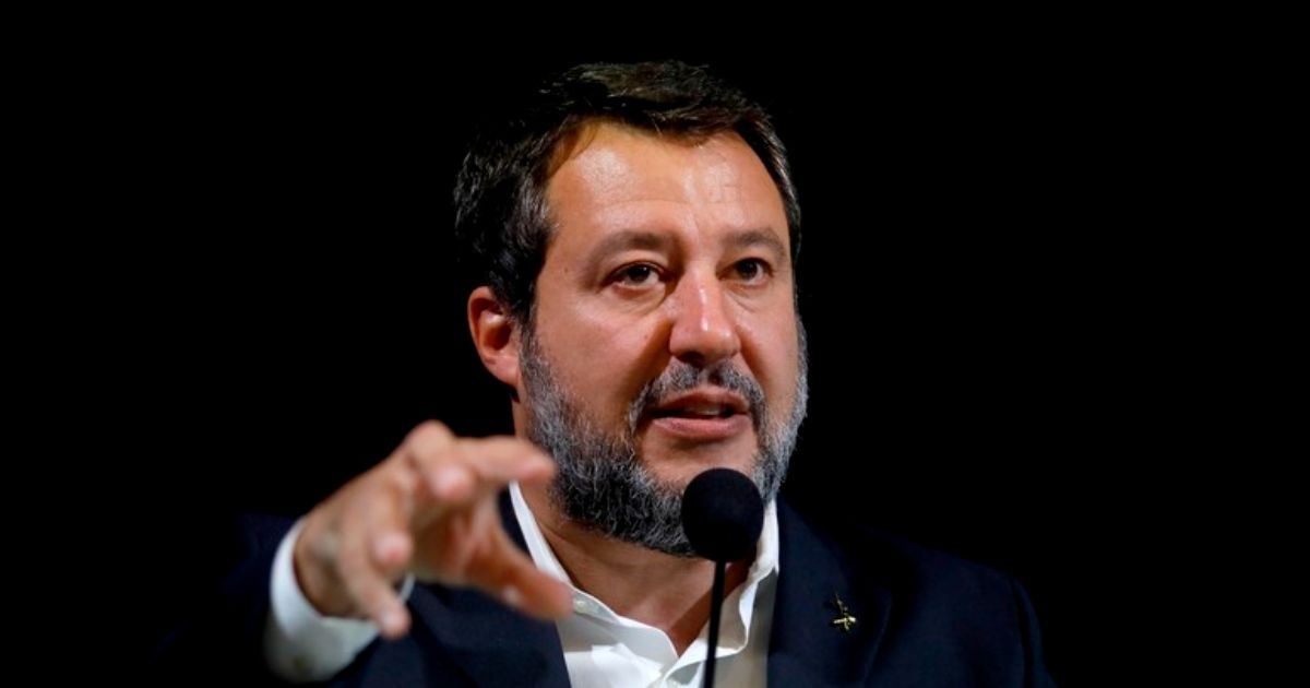 Salvini minacciato sui social: “Sei il primo ‘ndranghetista”. E lui promette querele…