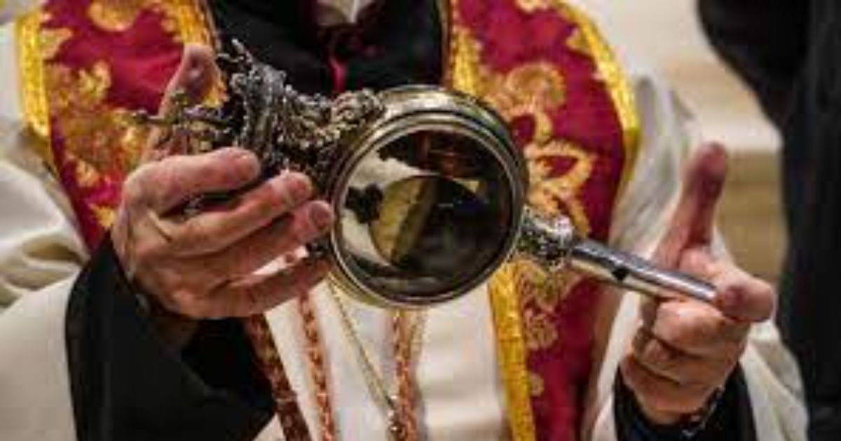 Napoli, si scioglie il sangue di San Gennaro: tutto sul “miracolo” che cattura il Paese