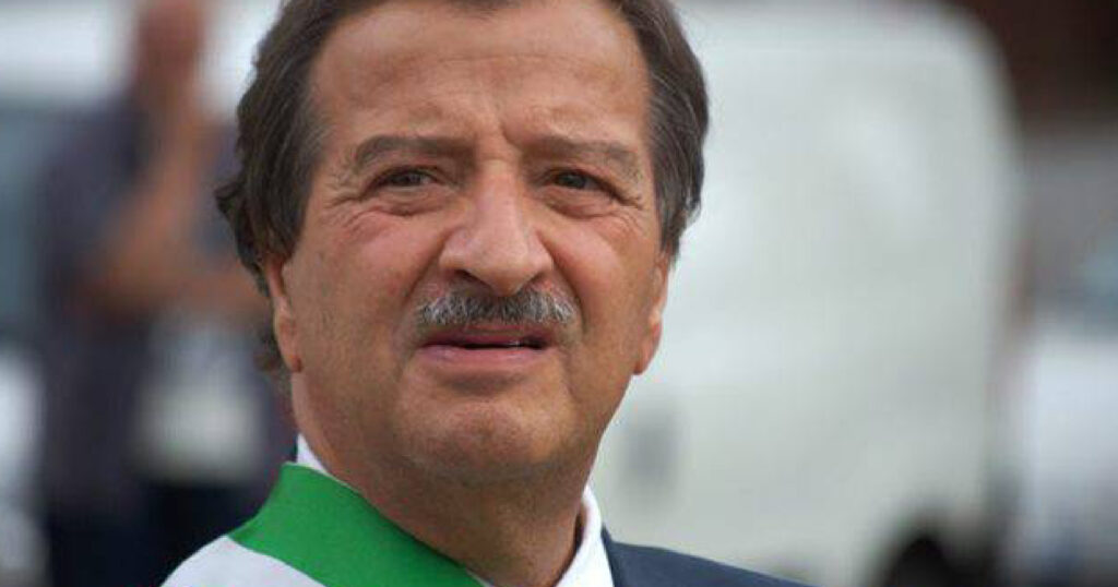 Sindaco video sesso due donne