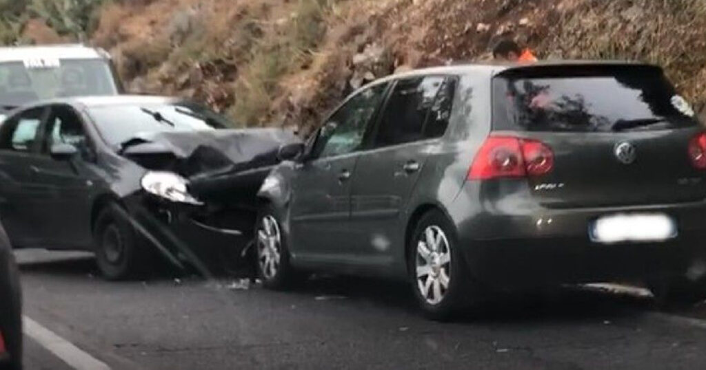 Flaminia scontro frontale morti
